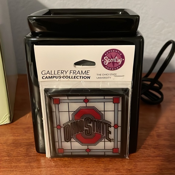 NIB Retired Scentsy Cube Ebony wax burner with Gallery Frames - Picture 7 of 11